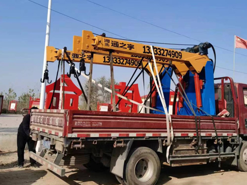 2噸履帶吊運(yùn)機(jī)